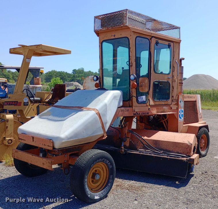 1987 Waldon Sweepmaster broom - DP1081