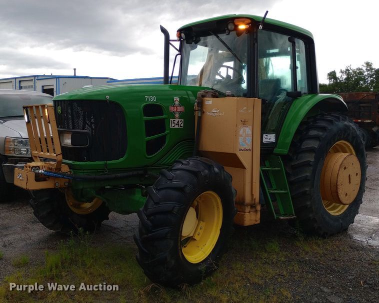 2009 John Deere 7130 MFWD tractor - DP1098