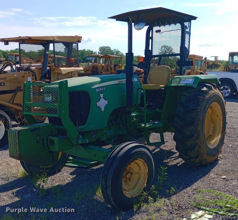 2010 John Deere 5065E tractor - DP1104