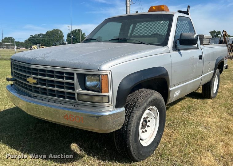 1988 Chevrolet K3500 pickup truck - DP1126