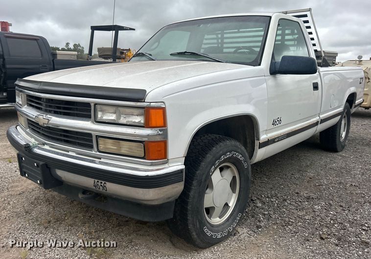1998 Chevrolet K1500 pickup truck - DP1132