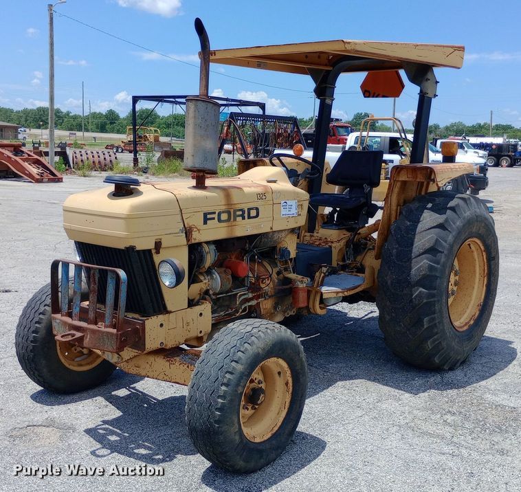 Ford 260C tractor - DP1142