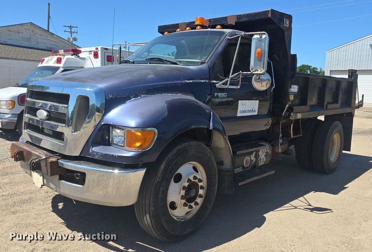 2009 Ford F650 Super Duty XL dump truck - DQ4390