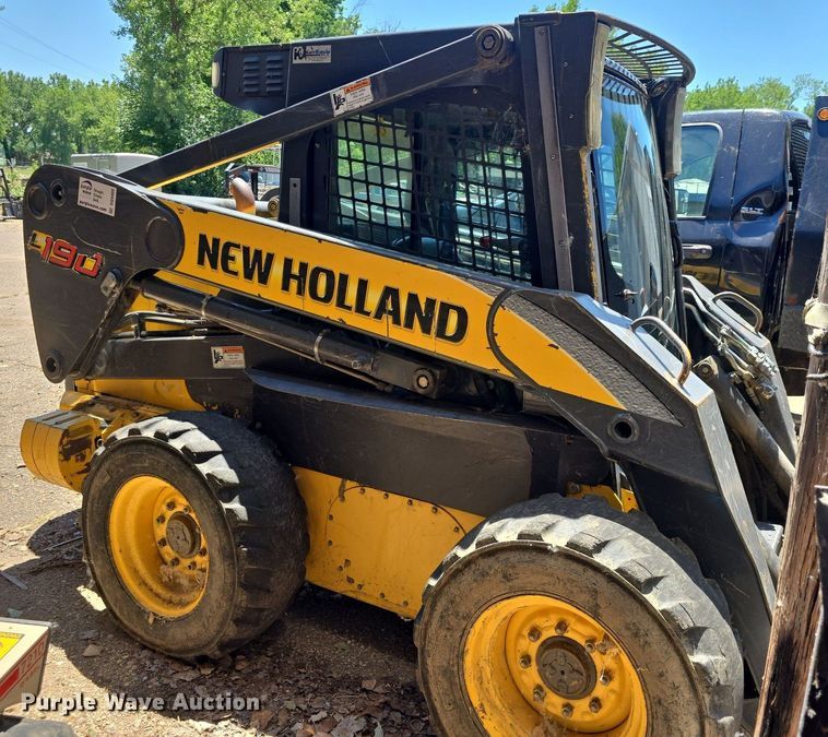 2008 New Holland L190 skid steer loader - DQ4400