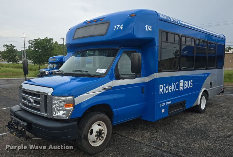 2018 Senator II ST69923C shuttle bus - DQ4420