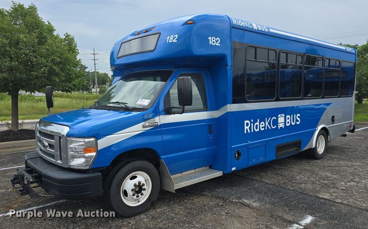 2018 Senator II ST69941C shuttle bus - DQ4423