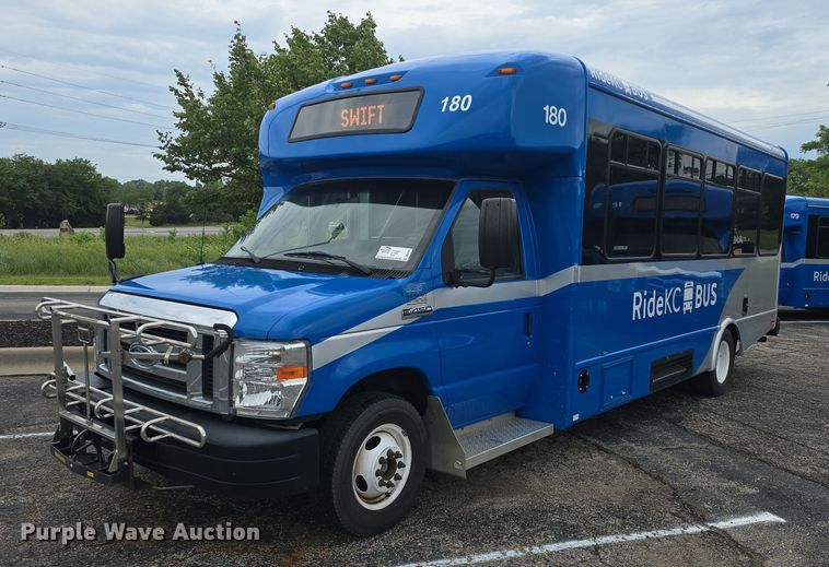 2018 Senator II ST69923C shuttle bus - DQ4425