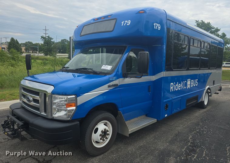 2018 Senator II ST69941C shuttle bus - DQ4426