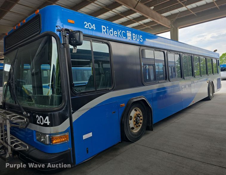 2006 Gillig shuttle bus - DQ4427