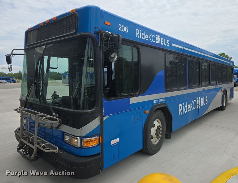 2006 Gillig shuttle bus - DQ4429