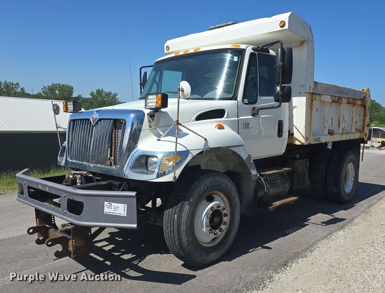 2007 International  7300 dump truck - DQ4458