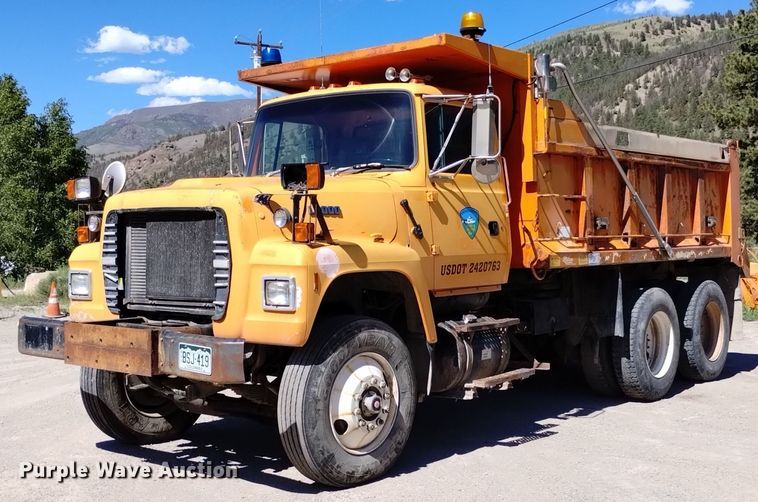1995 Ford LT9000 dump truck - DQ6140