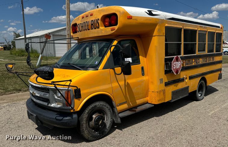 2001 Chevrolet  Express school bus - DQ6834