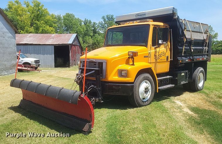2003 Freightliner  FL70 dump truck - DR4839