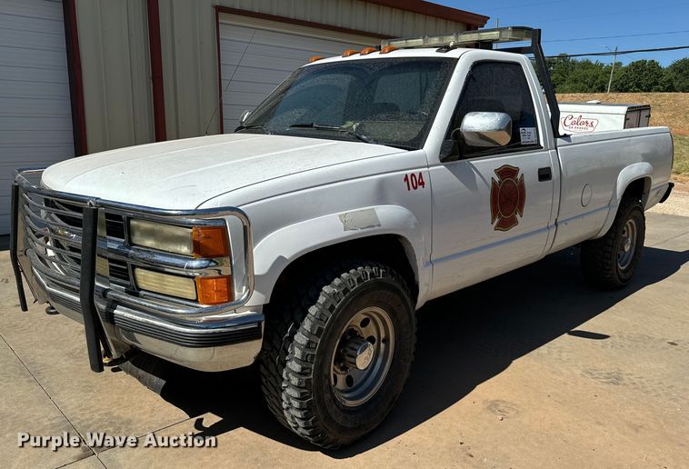 1994 Chevrolet  K3500 pickup truck - DU3010