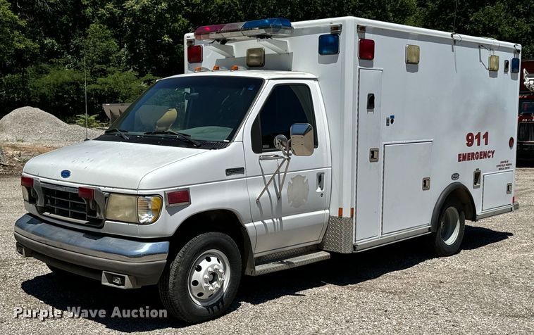 1995 Ford E350 ambulance - DX0814