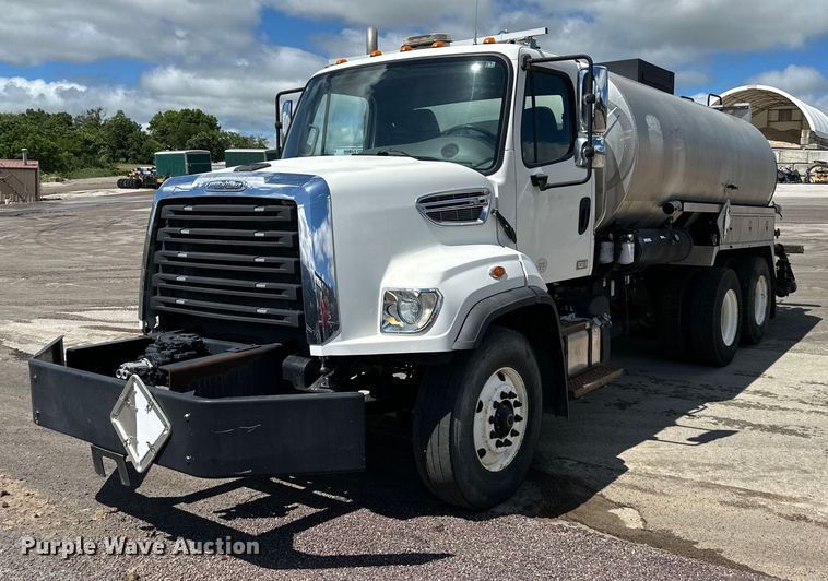 2014 Freightliner  108SD oil distributor truck - EJ6999