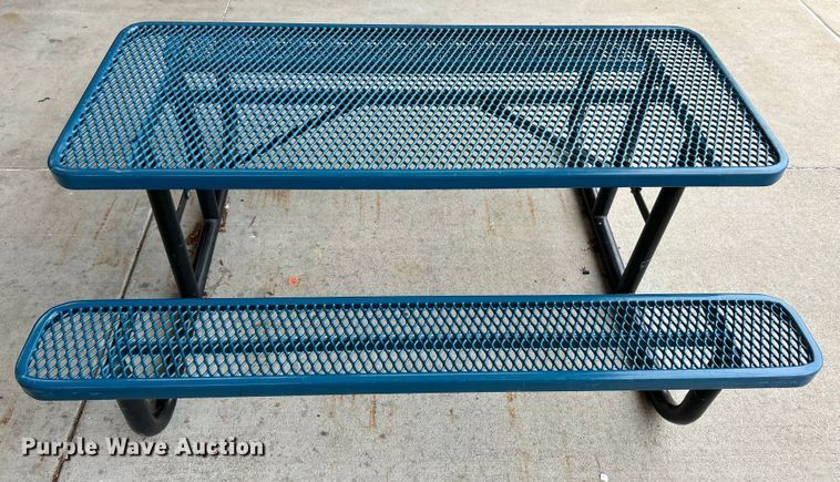 (4) picnic tables - EK4931
