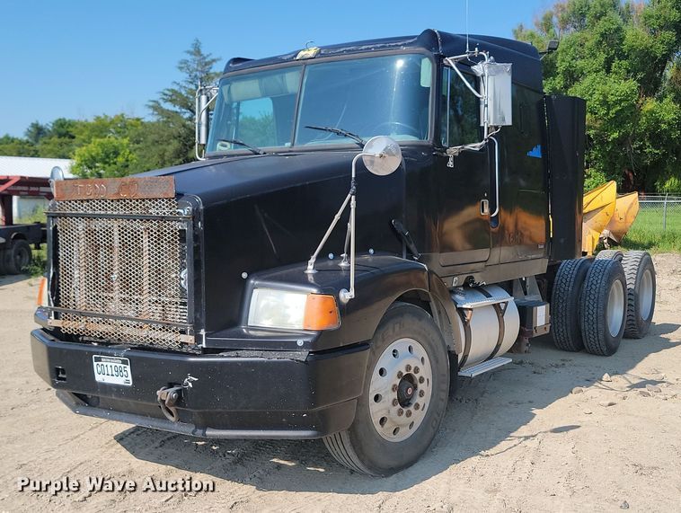 1993 White GMC semi truck - OD9581