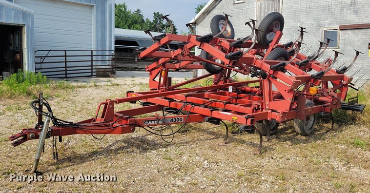 Case IH 4300 field cultivator - DR4313