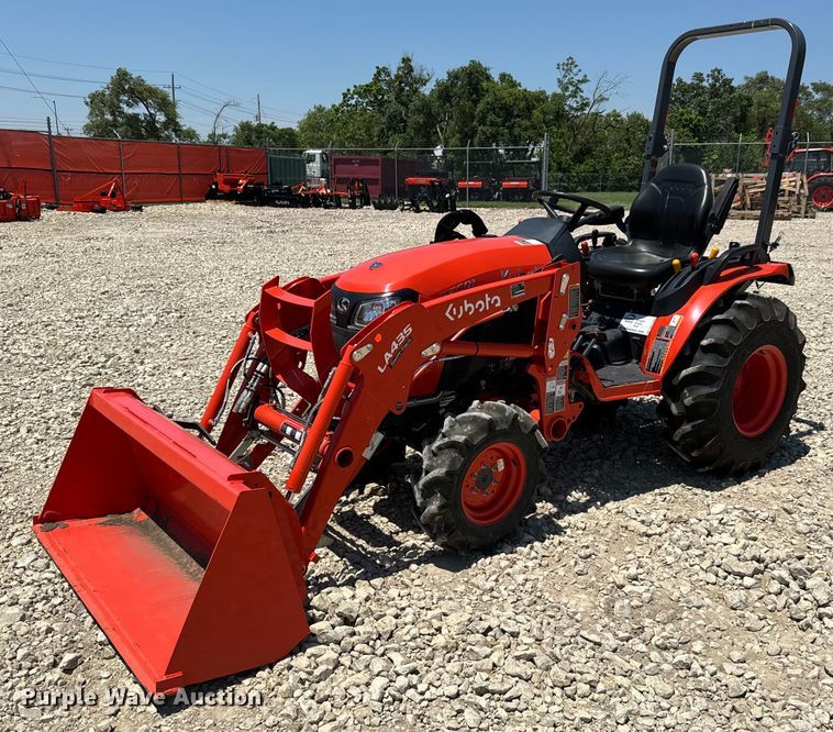 2021 Kubota  B2601HSD MFWD tractor - DS7501