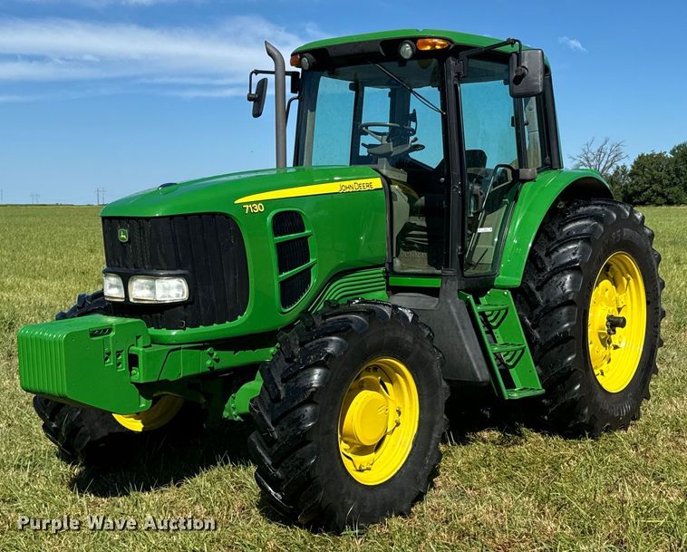 2010 John Deere 7130 MFWD tractor - DX0813
