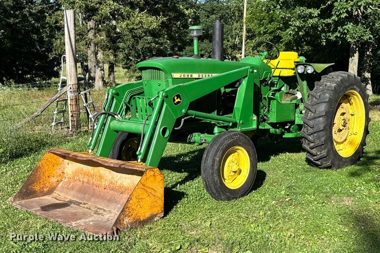 John Deere 4010 tractor - DX0826