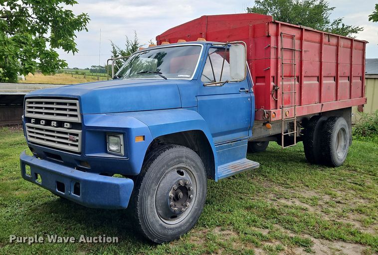 1980 Ford F700 grain truck - EI3935