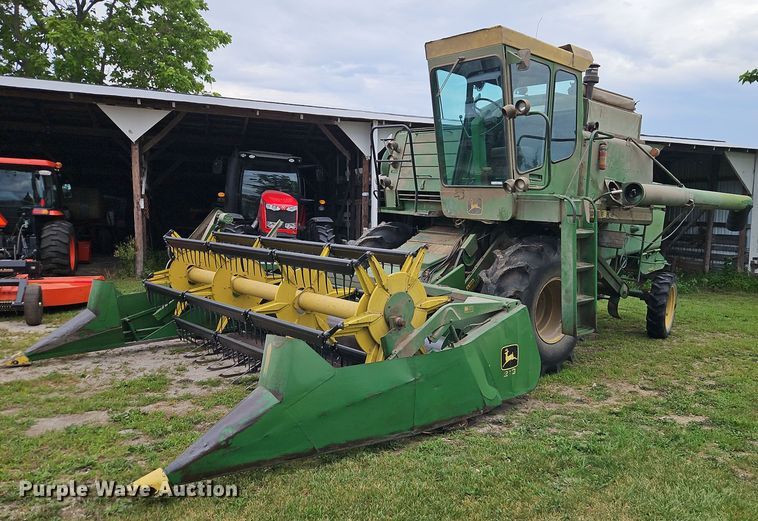 1977 John Deere  4400 combine - EI3936