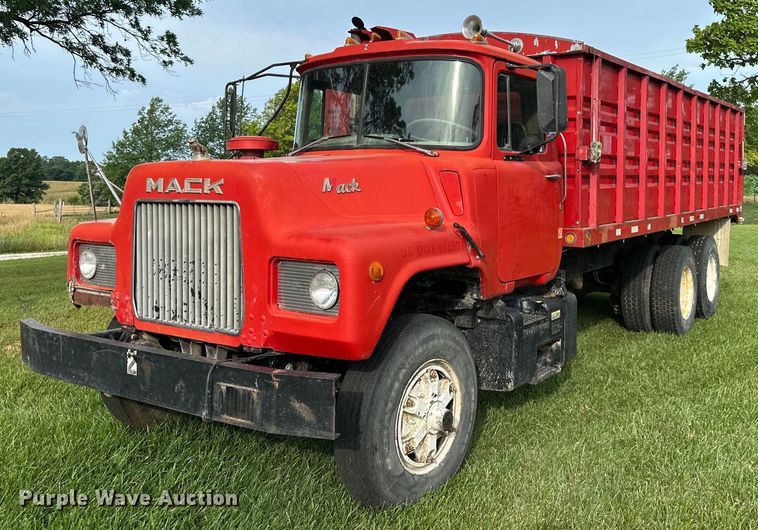 1974 Mack grain truck - EJ6979