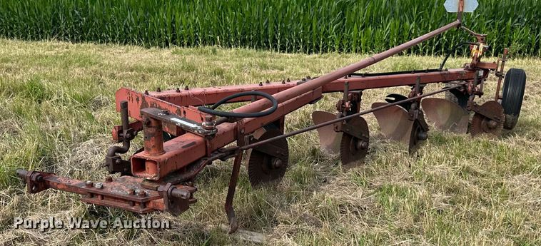International  510 five bottom plow - EJ6982
