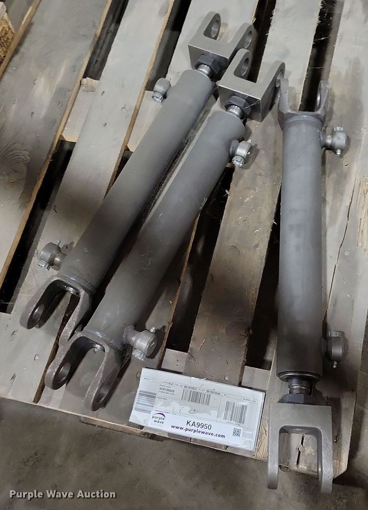 (53) RoGator hydraulic cylinders - KA9950