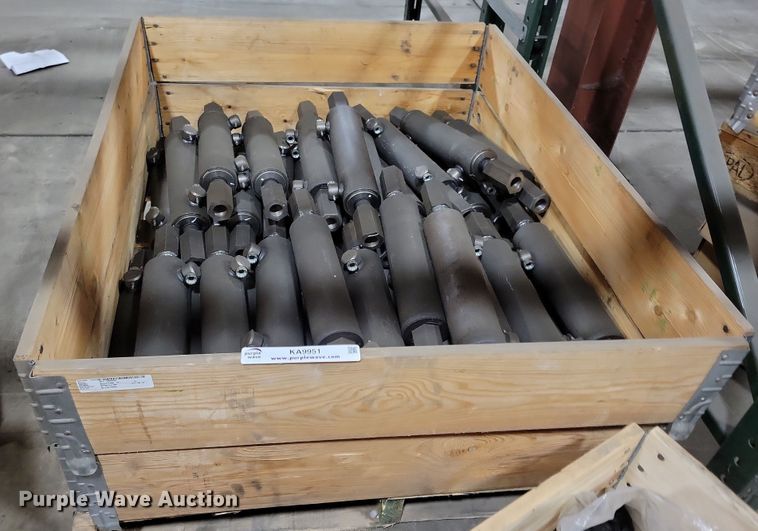 (122) RoGator hydraulic cylinders  - KA9951