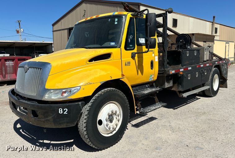 2006 International 4300 winch truck - DK6681