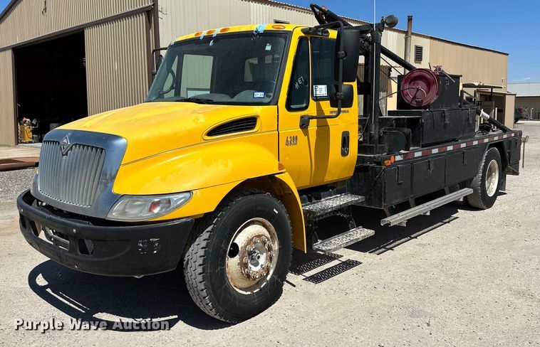 2007 International 4300 winch truck - DK6682