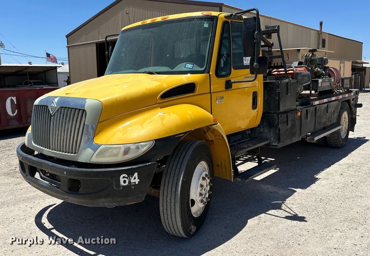 2006 International 4300 flatbed truck - DK6685
