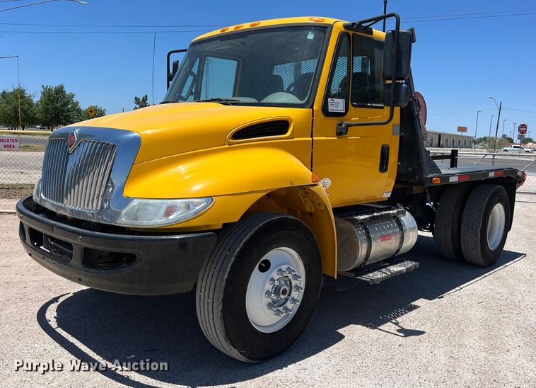 2019 International  DuraStar 4300 flatbed truck - DO2425