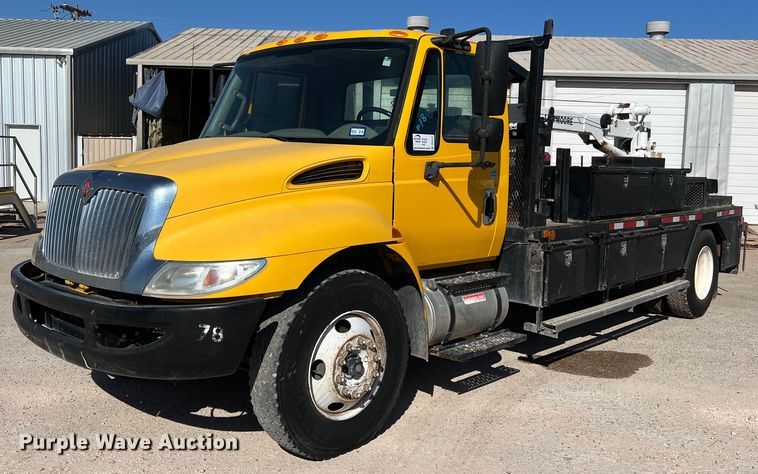 2013 International  DuraStar 4300 utility / service truck - DO2437