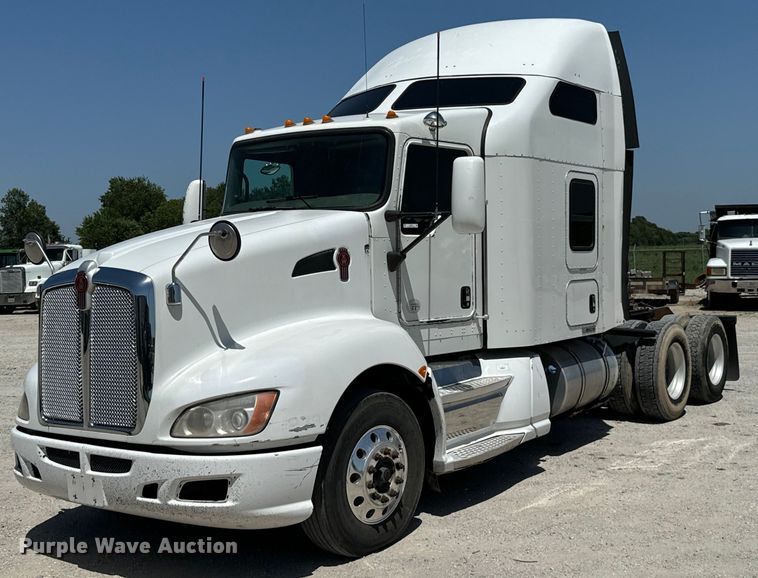 2013 Kenworth T660 semi truck - DX0850