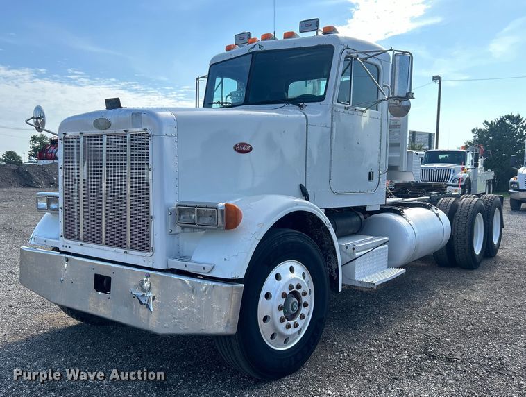 1989 Peterbilt  378 semi truck - EG0775