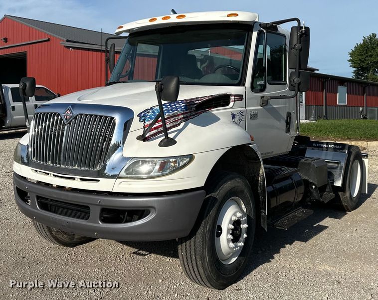 2006 International  8500 semi truck - EJ6339