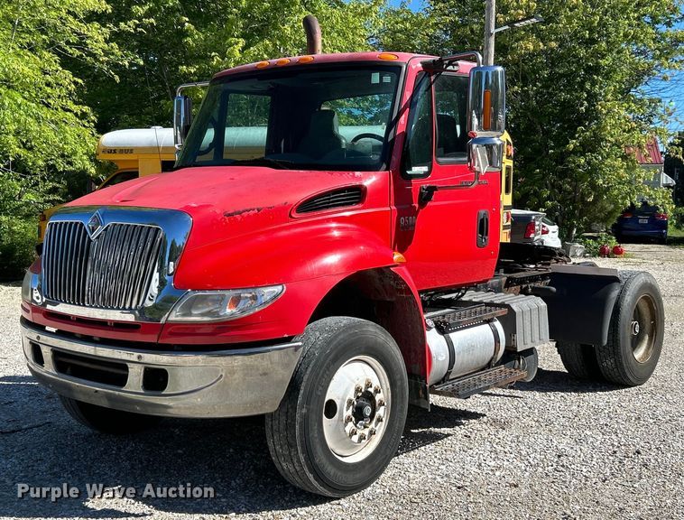 2003 International  8500 semi truck - EK4881