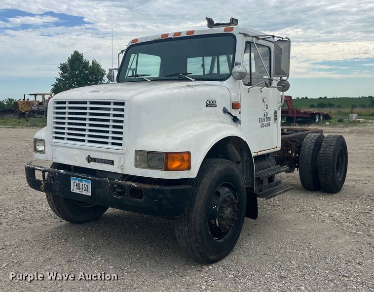 1995 International  4700 4x2 truck cab and chassis - EK8767