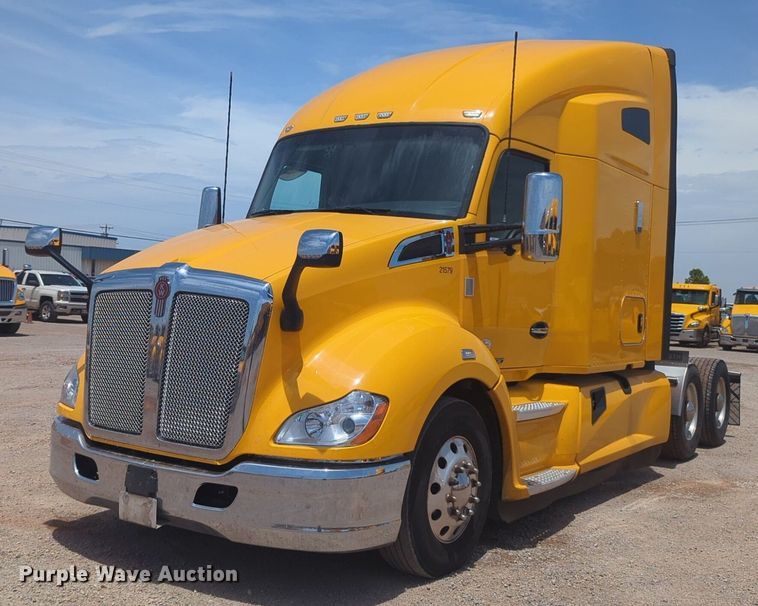 2021 Kenworth T680 semi truck - NW9527