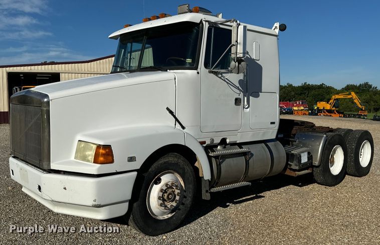 1988 White GMC WIA semi truck - OF9747
