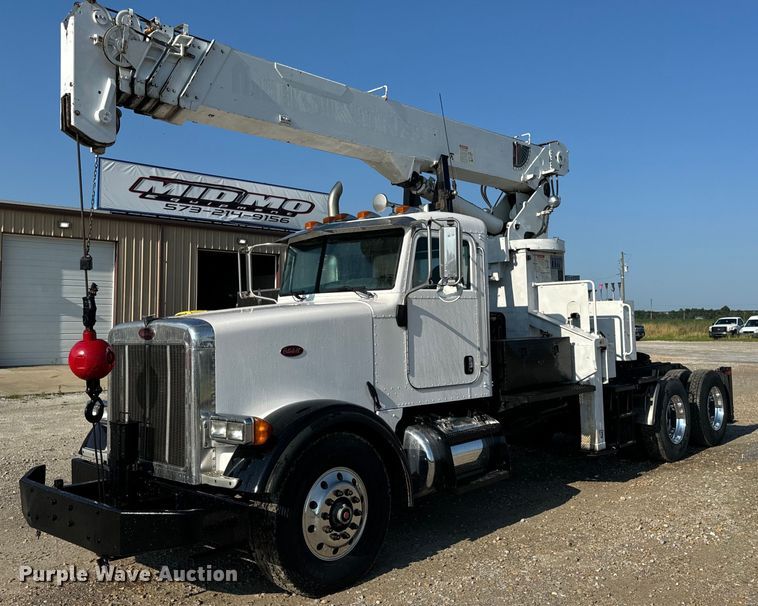 2005 Peterbilt 357 crane truck - OF9781