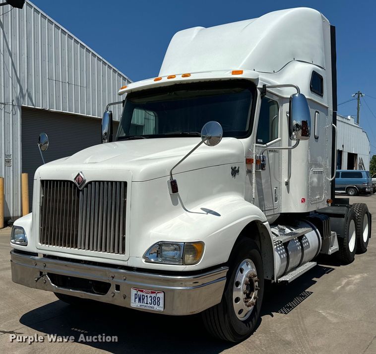 2002 International  9200i semi truck - OG9568
