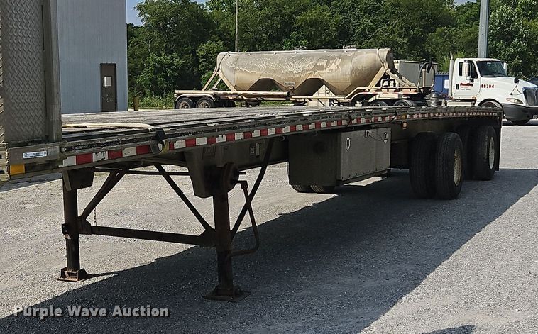 1988 East Manufacturing  flatbed trailer - OK9980