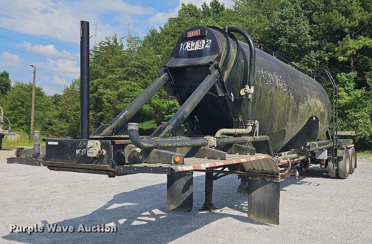 2000 Heil pneumatic dry bulk trailer - OK9981