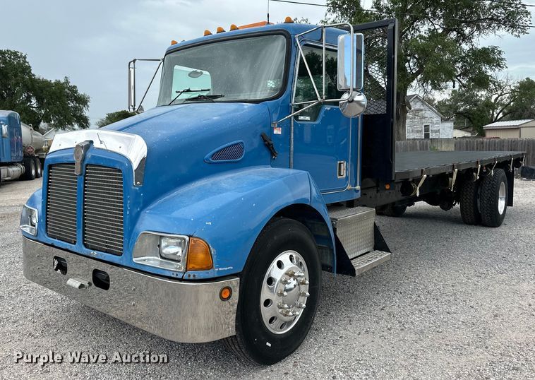 2000 Kenworth T300 dump flatbed truck - OL9664